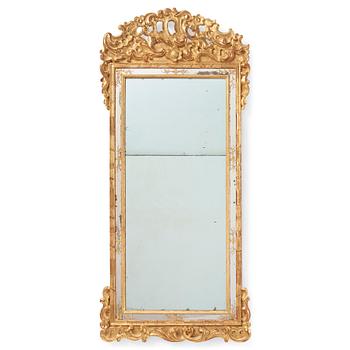 A Swedish late Baroque giltwood mirror by Busch & Echtler (mirror and lacquer manufactory in Gothenburg 1747-1802).