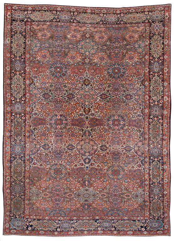 ANTIQUE/SEMI-ANTIQUE ESFAHAN most likely. 428 x 311,5 cm.