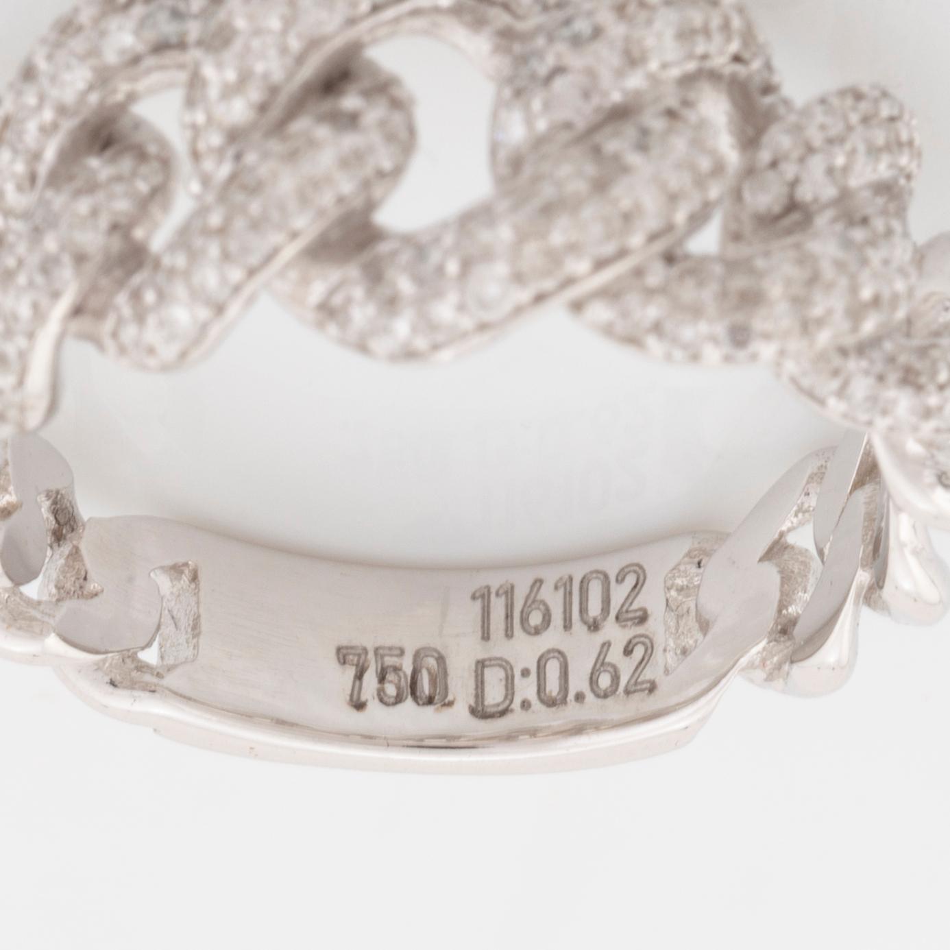 Ring med briljantslipade diamanter.