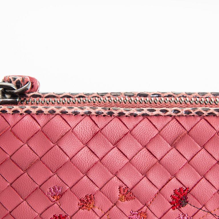 Bottega Veneta, pouch samt plånbok.
