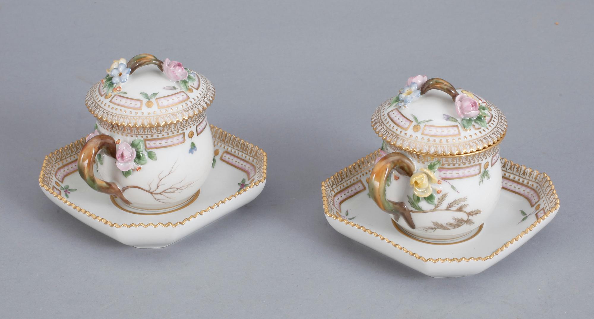 CREMEKOPPAR med FAT, porslin, 2 st, Flora Danica, Royal Copenhagen, Danmark.