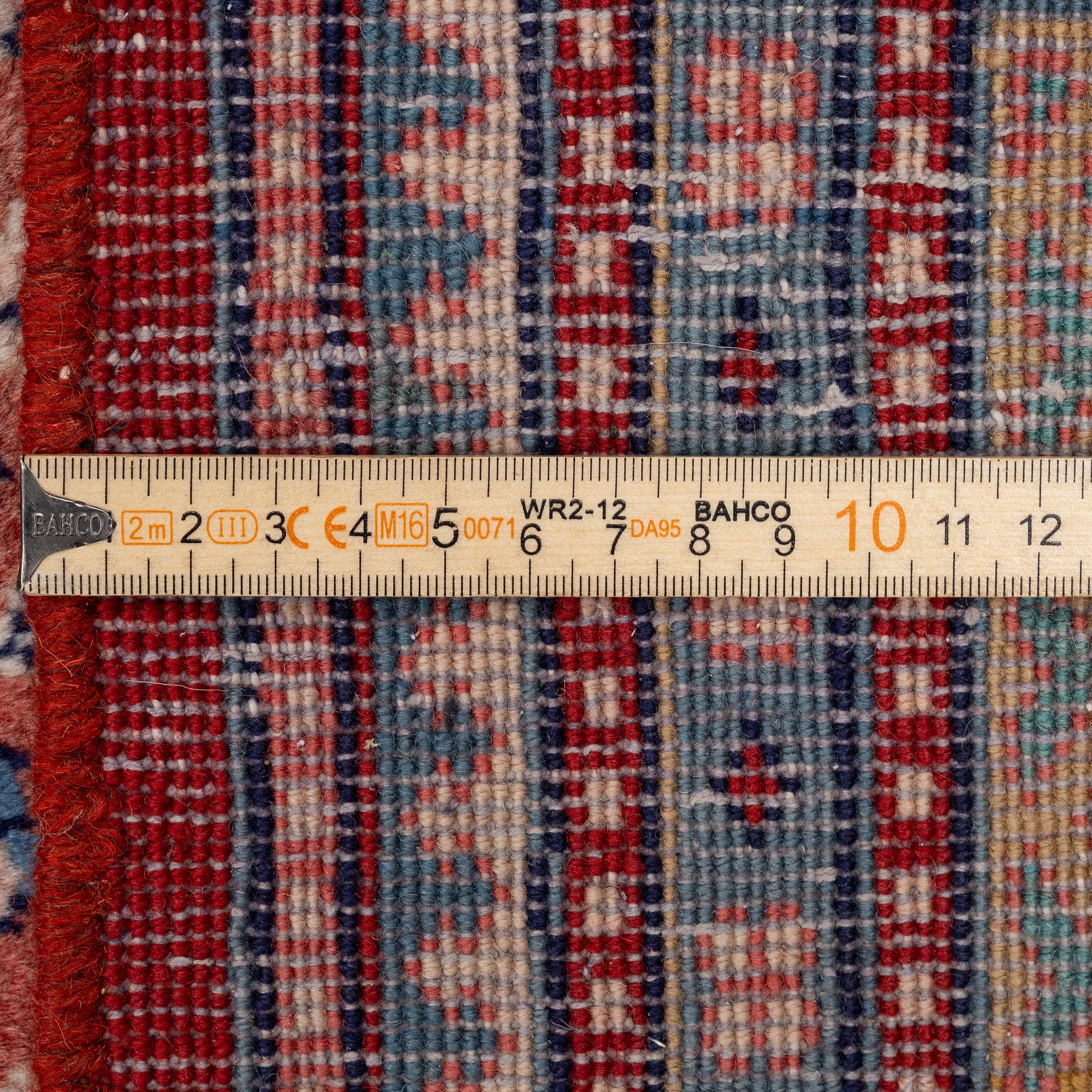 A Mahal carpet a. 324 x 239 cm.