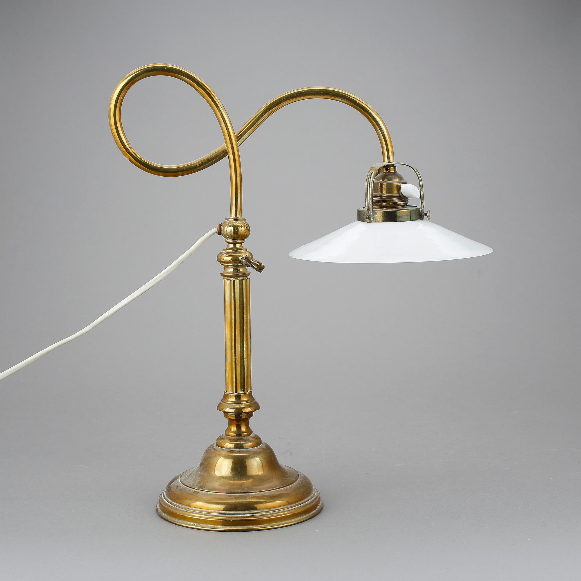 BORDSLAMPA, mässing, 1900-talets början.