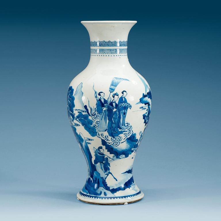A blue and white vase, Qing dynasty.