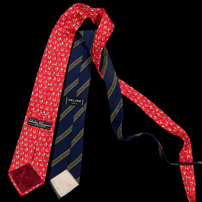SLIPSAR, 2 st, siden, Celine, Paris samt Salvatore Ferragamo, Italien. 1900-tal.