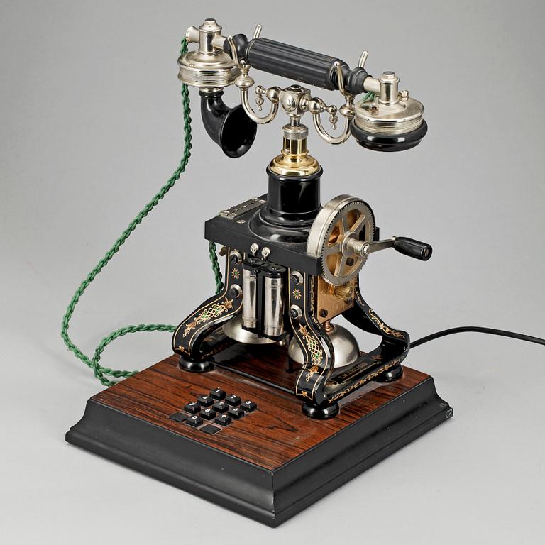 TELEFON, jubileumsmodell efter "Taxen", LM Ericsson. Sent 1900-tal.