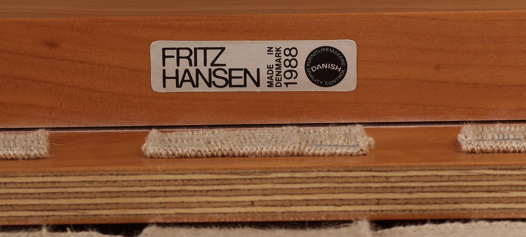HANS J WEGNER, "Kinastolen", ett par, Fritz Hansen, Danmark  1988.