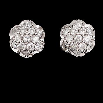 ÖRHÄNGEN, 1 par, 18 k vitguld, briljantslipade diamanter tot ca 0.58 ct.