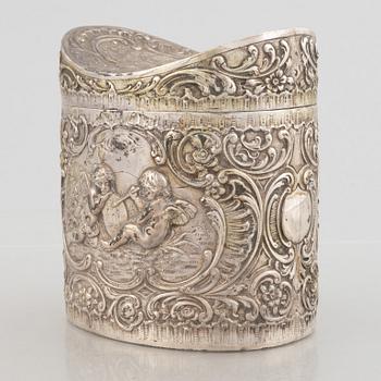 Lided box, silver 800, German control mark, Rococo style, circa 1900.
