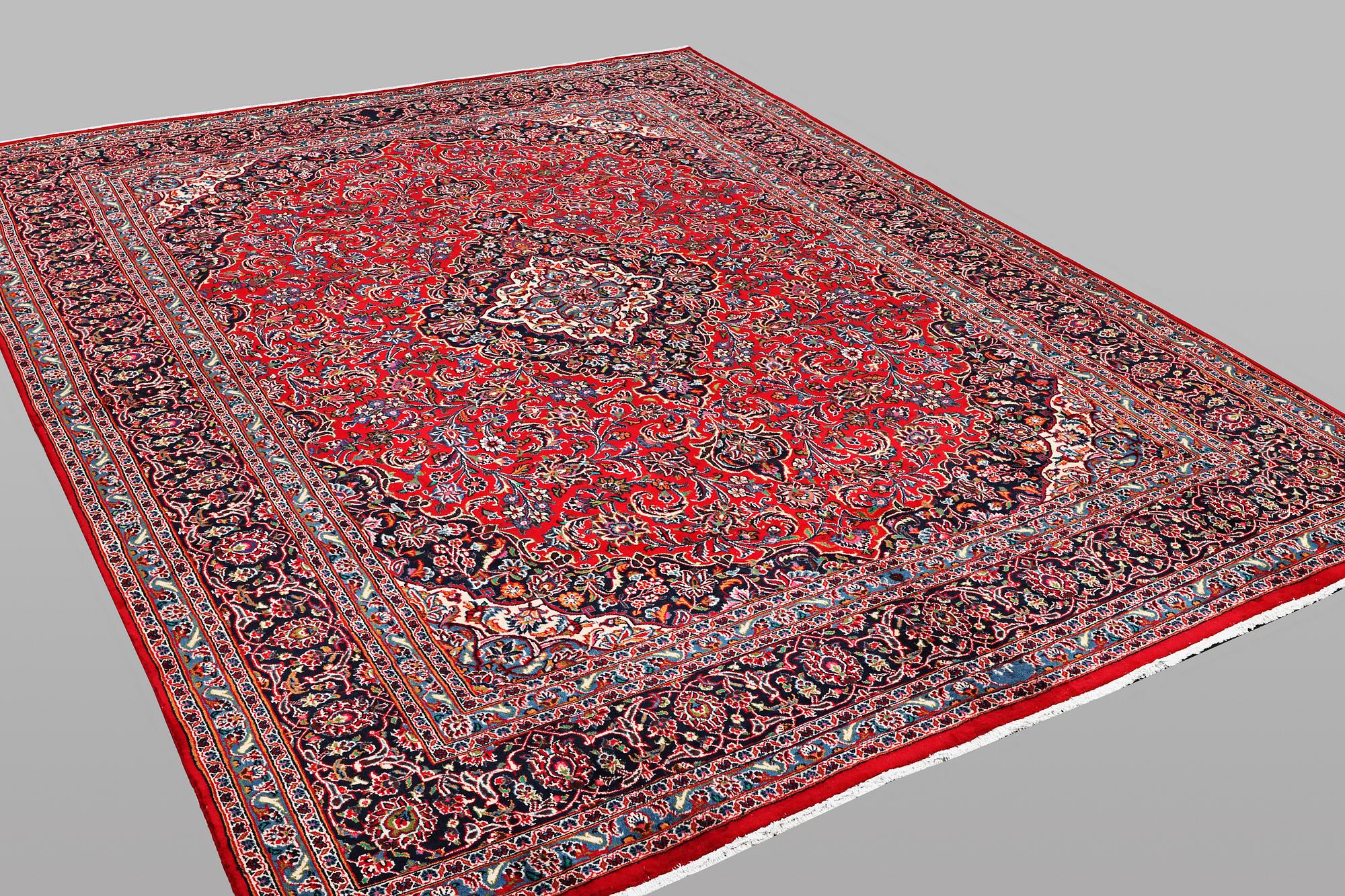 A carpet, Kashan, ca 389 x 300 cm.