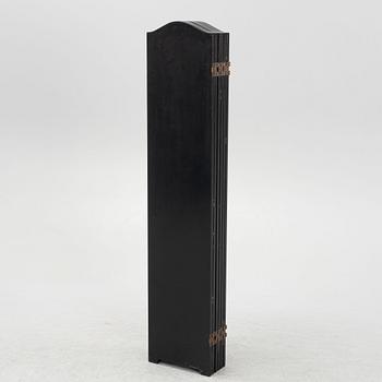 Vikskärm, lackat trä, omkring 1900-talets mitt.