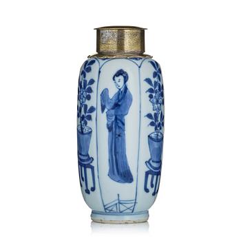 1100. Tedosa, porslin med försilvrat lock. Qingdynastin, Kangxi (1662-1722).
