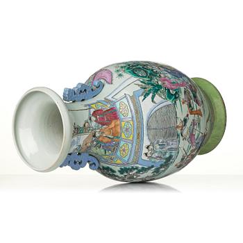 Praktvaser, ett par, porslin. Qingdynastin, 1800-tal.