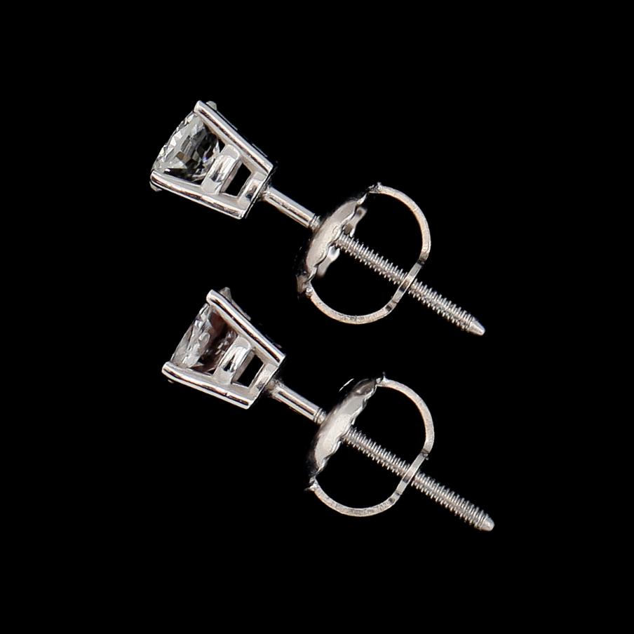 ÖRHÄNGEN, 1 par, 14K vitguld, briljantslipade diamanter tot ca 0.40 ct.