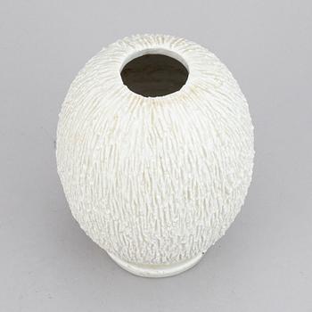 GUNNAR NYLUND, vas, chamotterat stengods, Rörstrand, Lidköping, 1900-talets andra hälft.