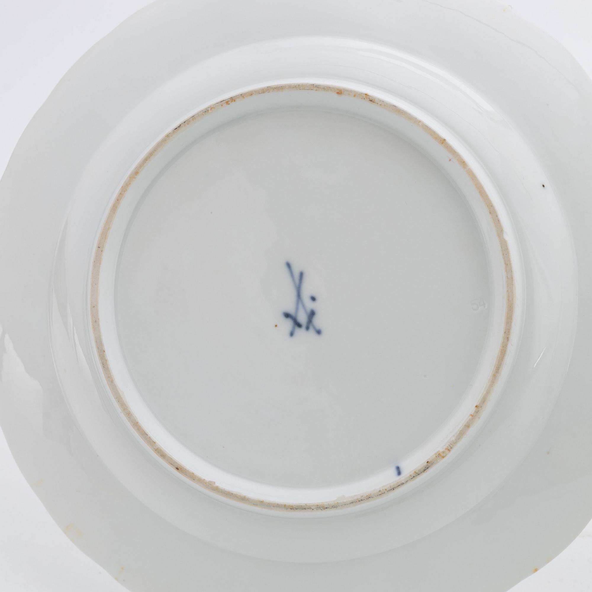 Meissen, tallrikar, två st,  punktzeit (1756-1773) samt Marcolinis period (1774-1814).