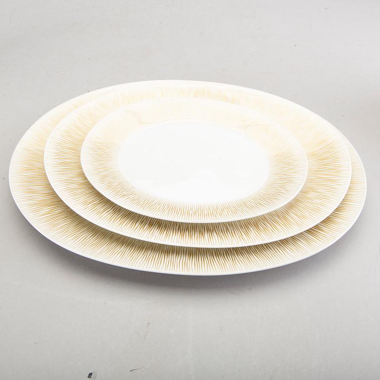 Raymand Loewy, a 56 pcs porcelain dinner service, Rosenthal, Tyskland.