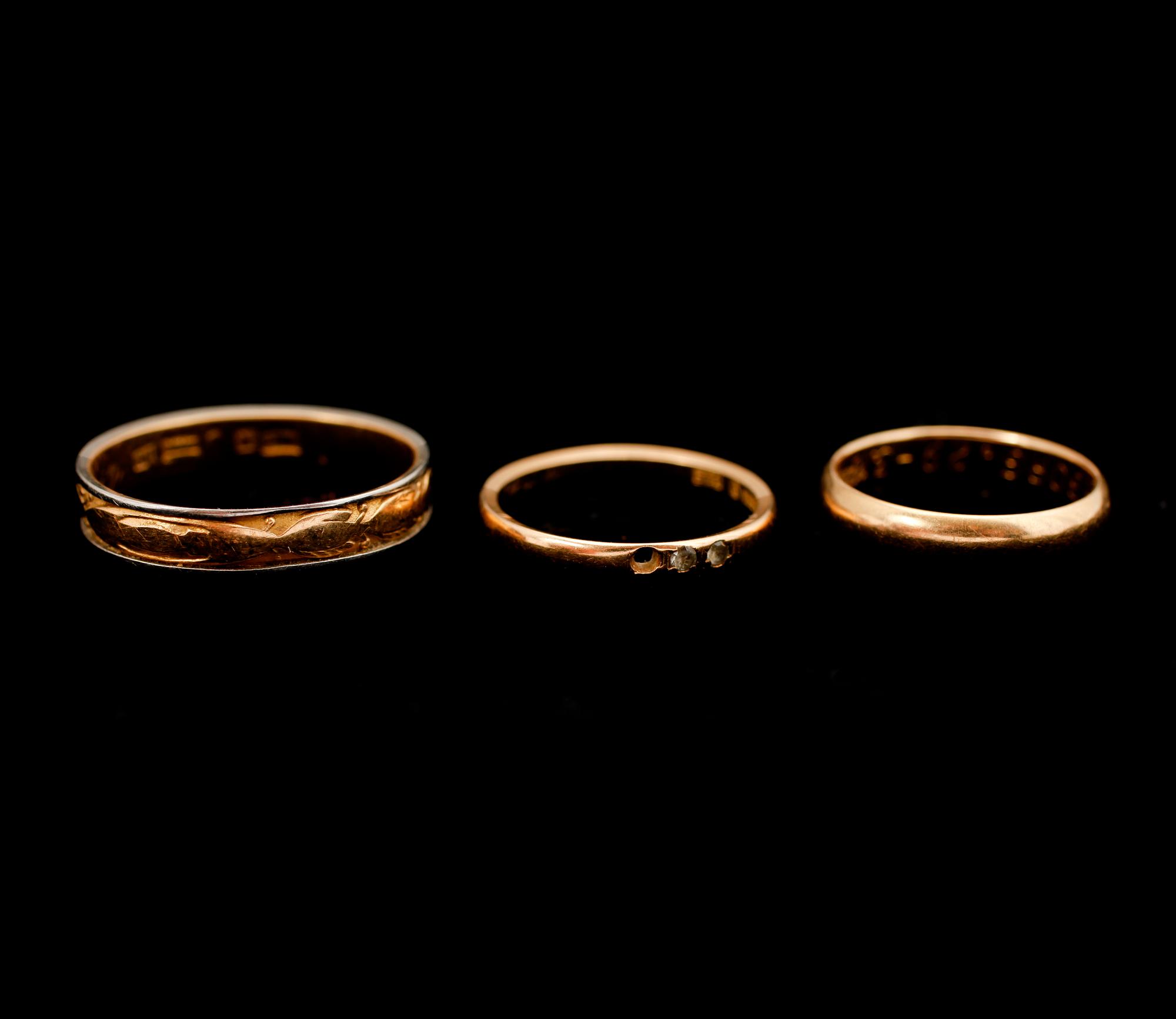 RINGAR, 3 st, 18 k guld. Tot vikt 11 g.