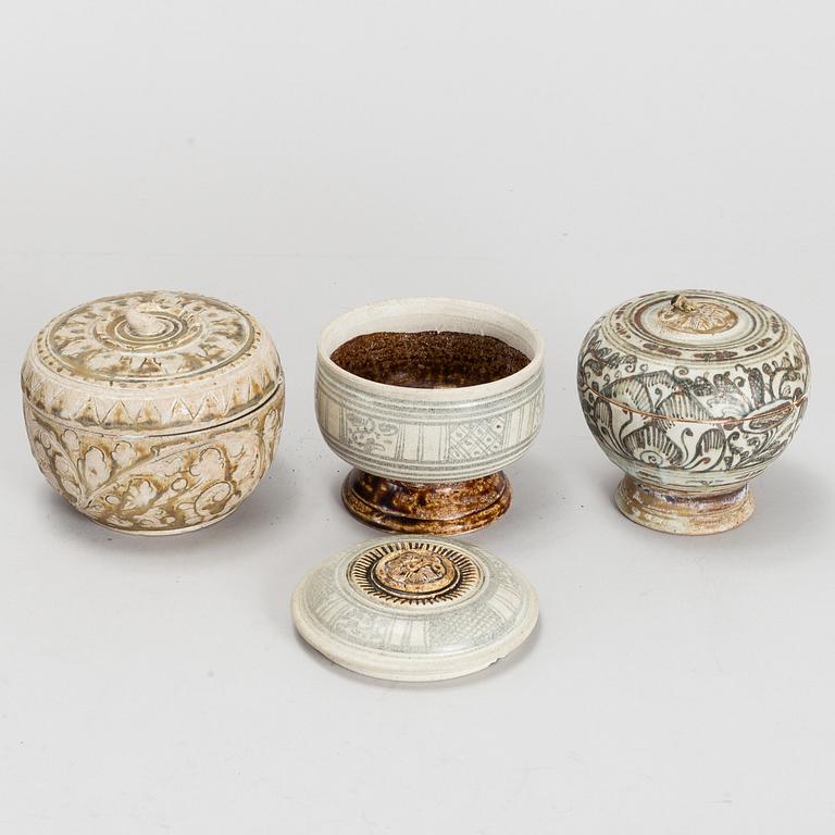 A group of three boxes with covers, Sawakhalok, 14th/15th Century.