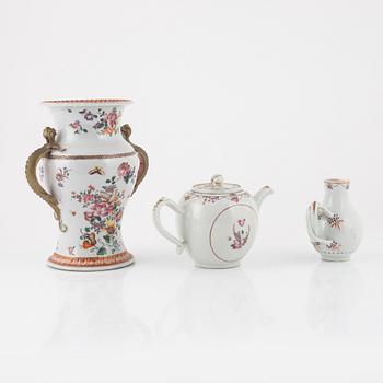 A Chinese export famille rose urn, teapot and jug, Qing dynasty, 18th century.