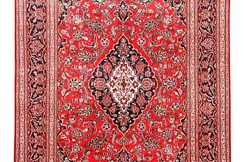 A Kashan carpet, c. 290 x 204 cm.