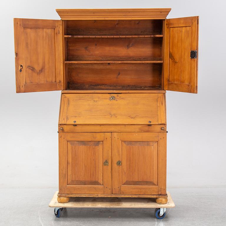 A pine cabinet, circa 1800.