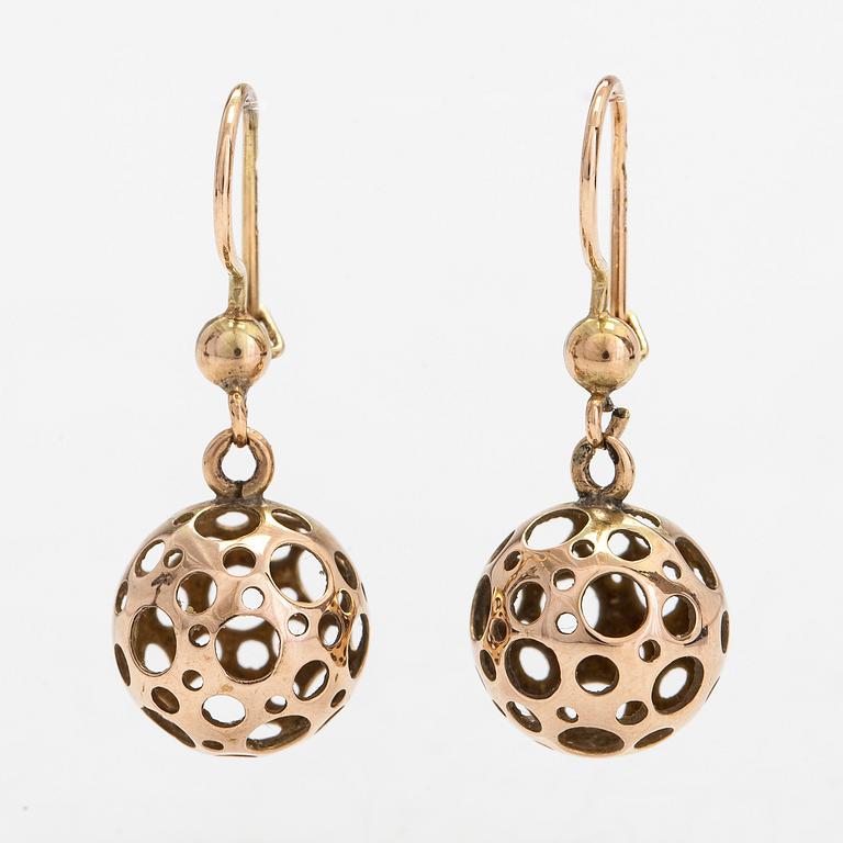 Liisa Vitali, a pair of 14K gold 'Leppäkerttu'('Ladybird') earrings. Kultakeskus, Hämeenlinna 1980.