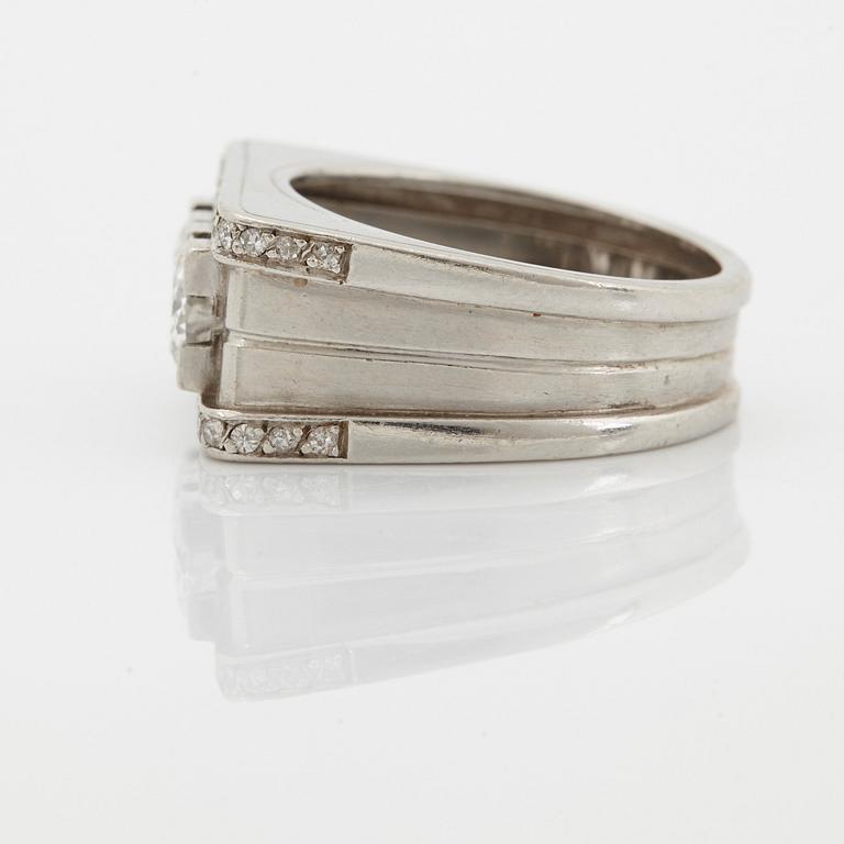 Ring platina med gammal- och åttkantslipade diamanter.