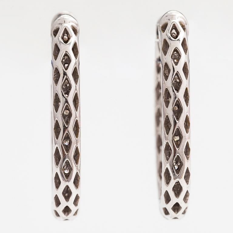 KORVAKORUPARI, 18K valkokultaa, briljanttihiottuja timantteja n. 4.60 ct yht.