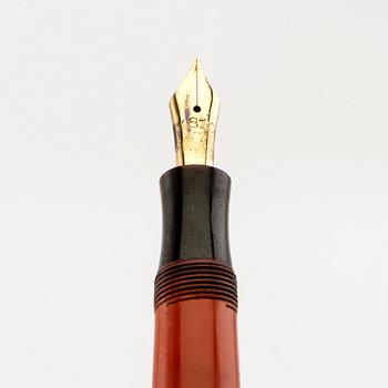 Montblanc reservoirpenna Masterpiece Coral Red "Simplo" nr 25 samt stiftpenna nr 33.