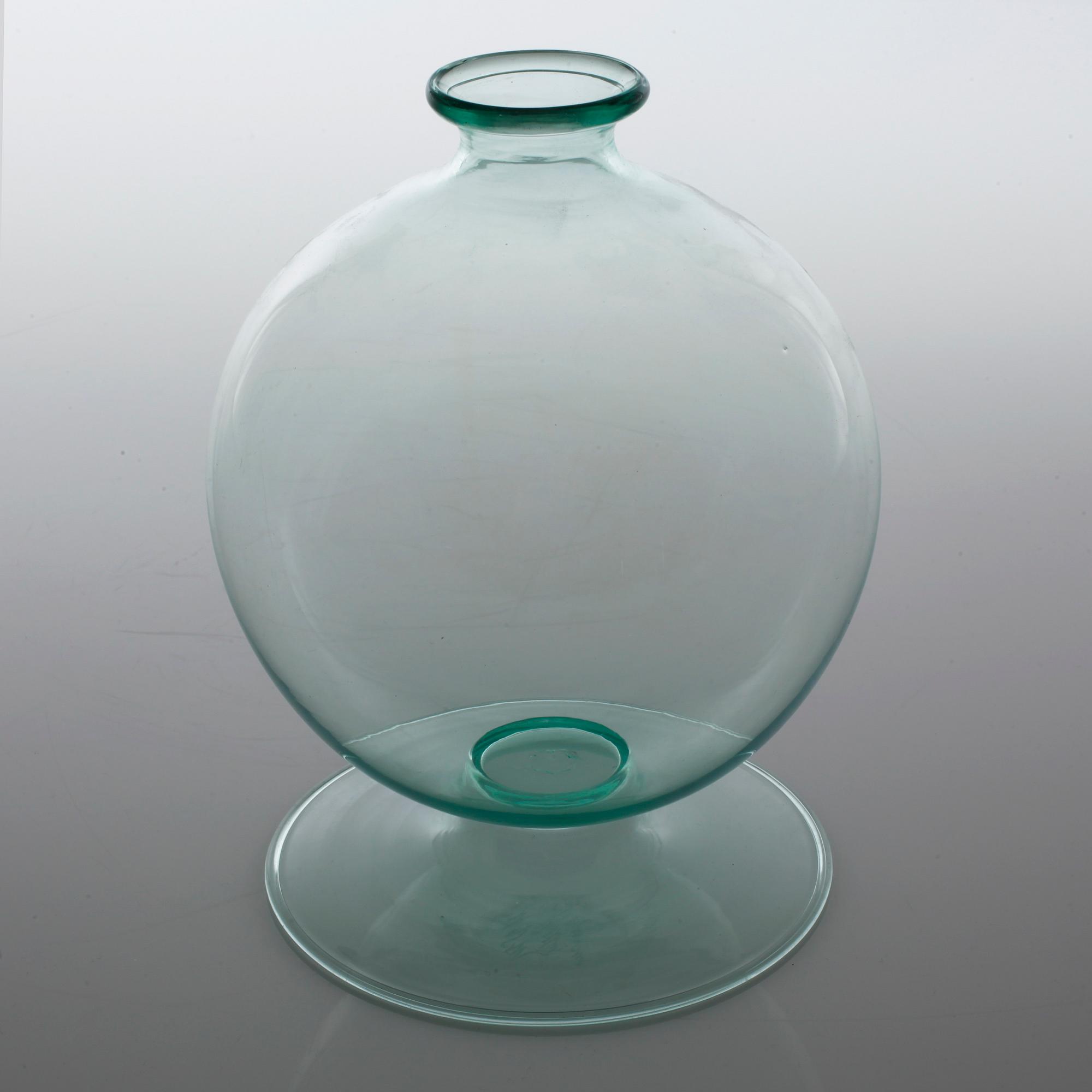 A glass vase, possibly by Napoleone Martinuzzi or Vetorio Zecchin, MVM Cappellin Murano, first half of the 20th century.