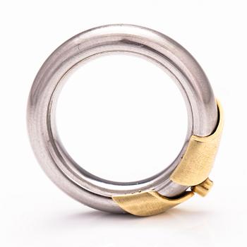 A steel and gold ring with a diamond ca. 0.015 ct.