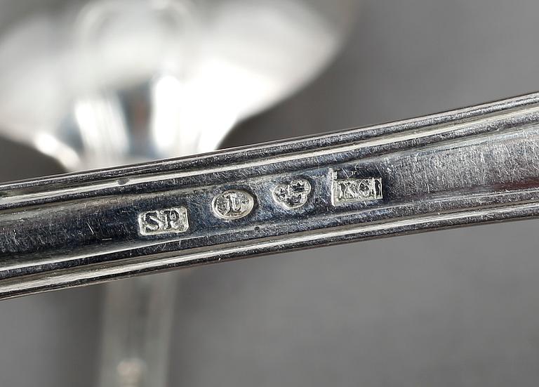HÖGADLIGA BESTICKSERVISDELAR, 53 delar, silver, Samuel Pettersson, Linköping 1888. Tot ca 2700 gram.