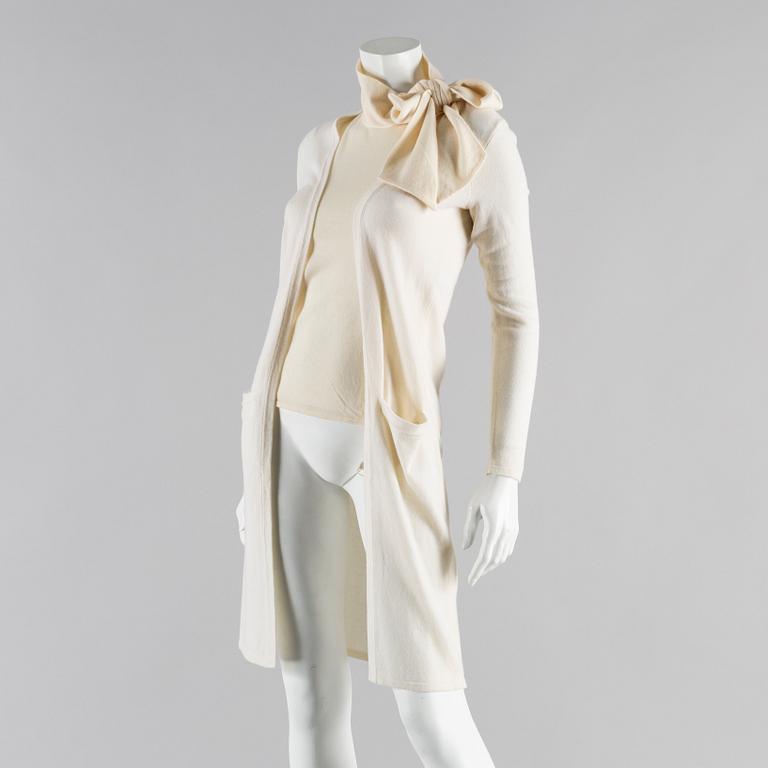 Creamwhite cashmere top by Ralp Lauren.