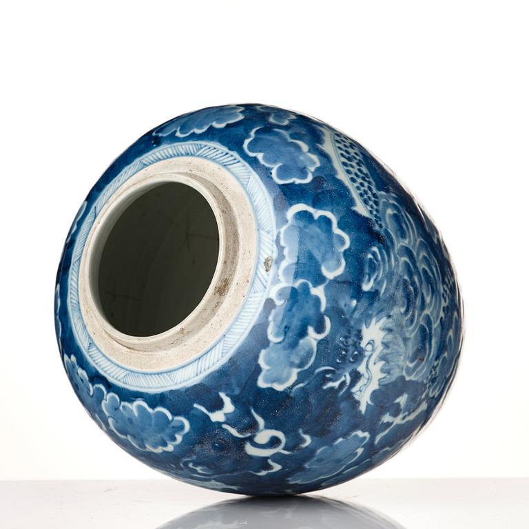 A blue and white jar, Qing dynasty, 18th Century.