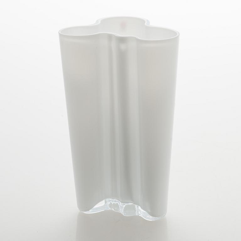 Alvar Aalto, vase, opal glass, Iittala, Finland.