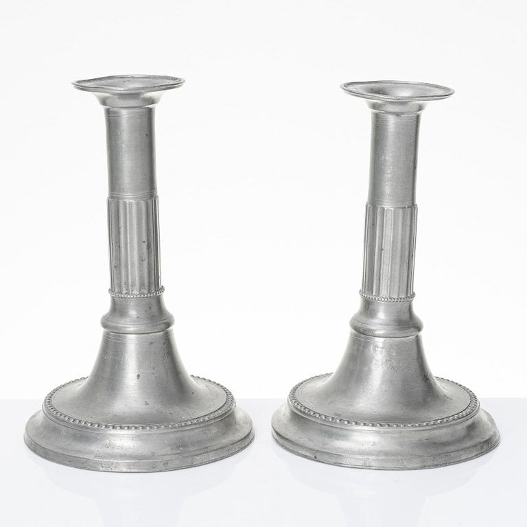 Ljusstakar, 2 par, tenn, bl.a. Israel Berglund, Malmö, 1800-tal.