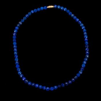 COLLIER / HALSBAND, Lapis lazuli samt gulmetall.