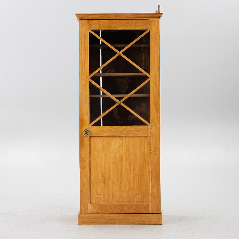 Bokskåp 1800-talets mitt.