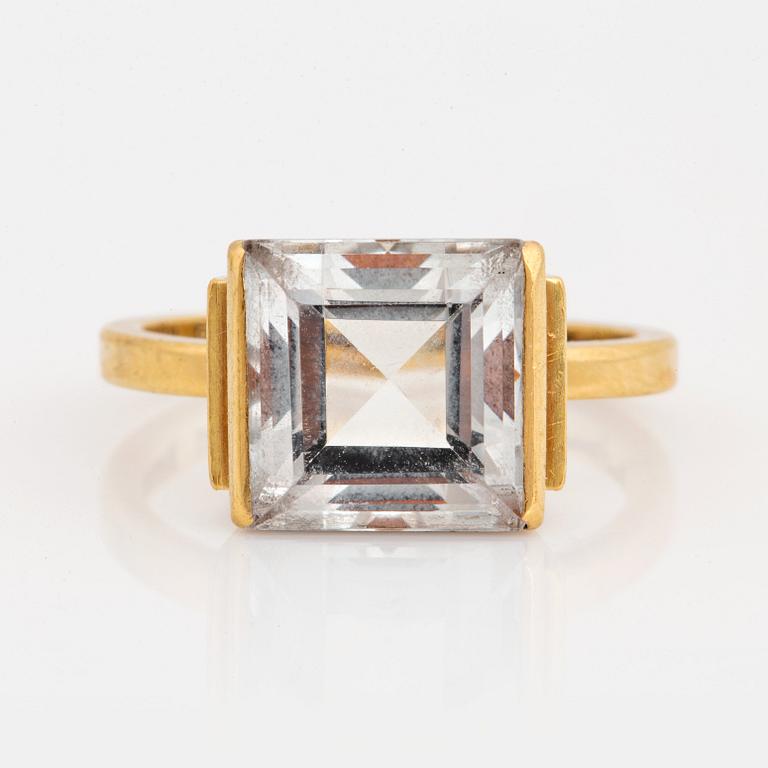 Wiwen Nilsson, ring, 18K guld med fasettslipad bergkristall, Lund 1944.
