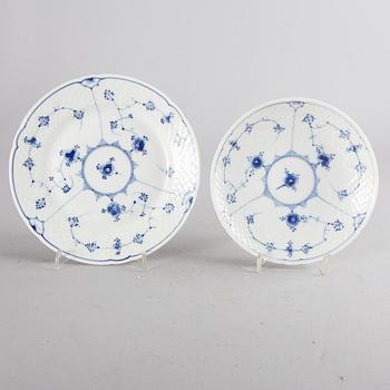 A 26 pcs Musselmalet tea service  from Bing & Gröndahl Denmark later part of the 20th century.