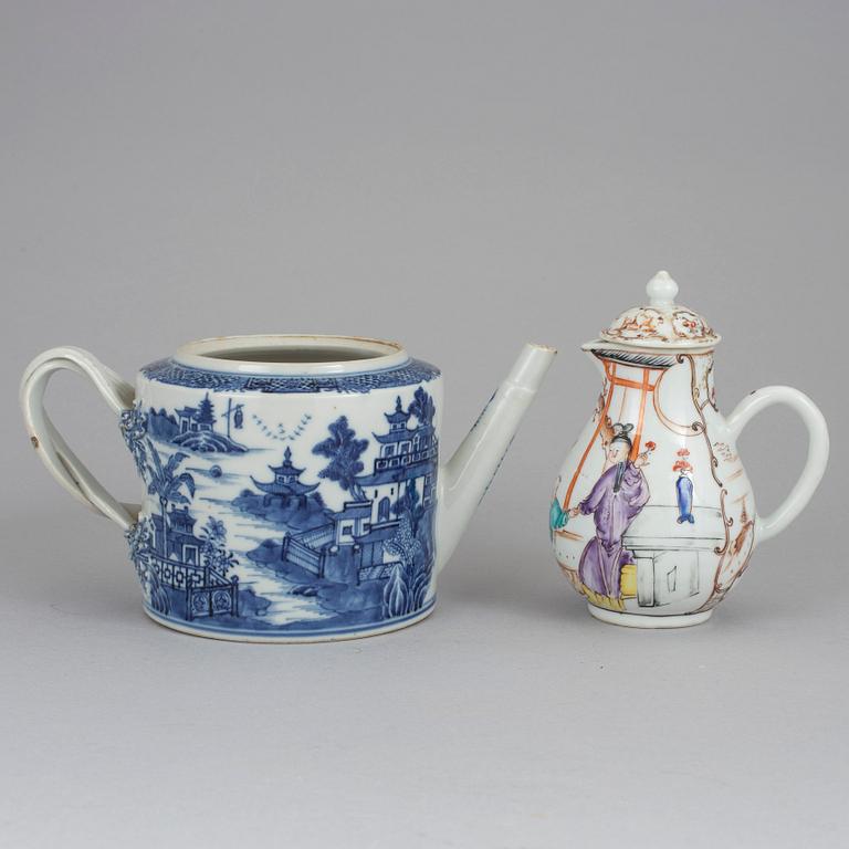 A chinese porcelain teapot and chocolate pot 18/19th century.