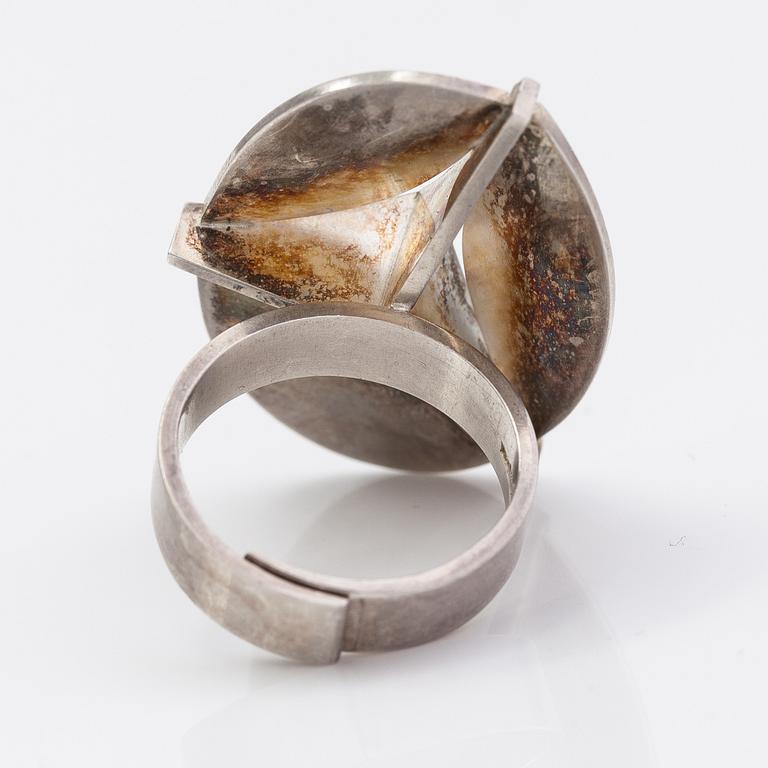 Elis Kauppi, Ring, sterlingsilver. Kupittaan kulta, Åbo 1974.