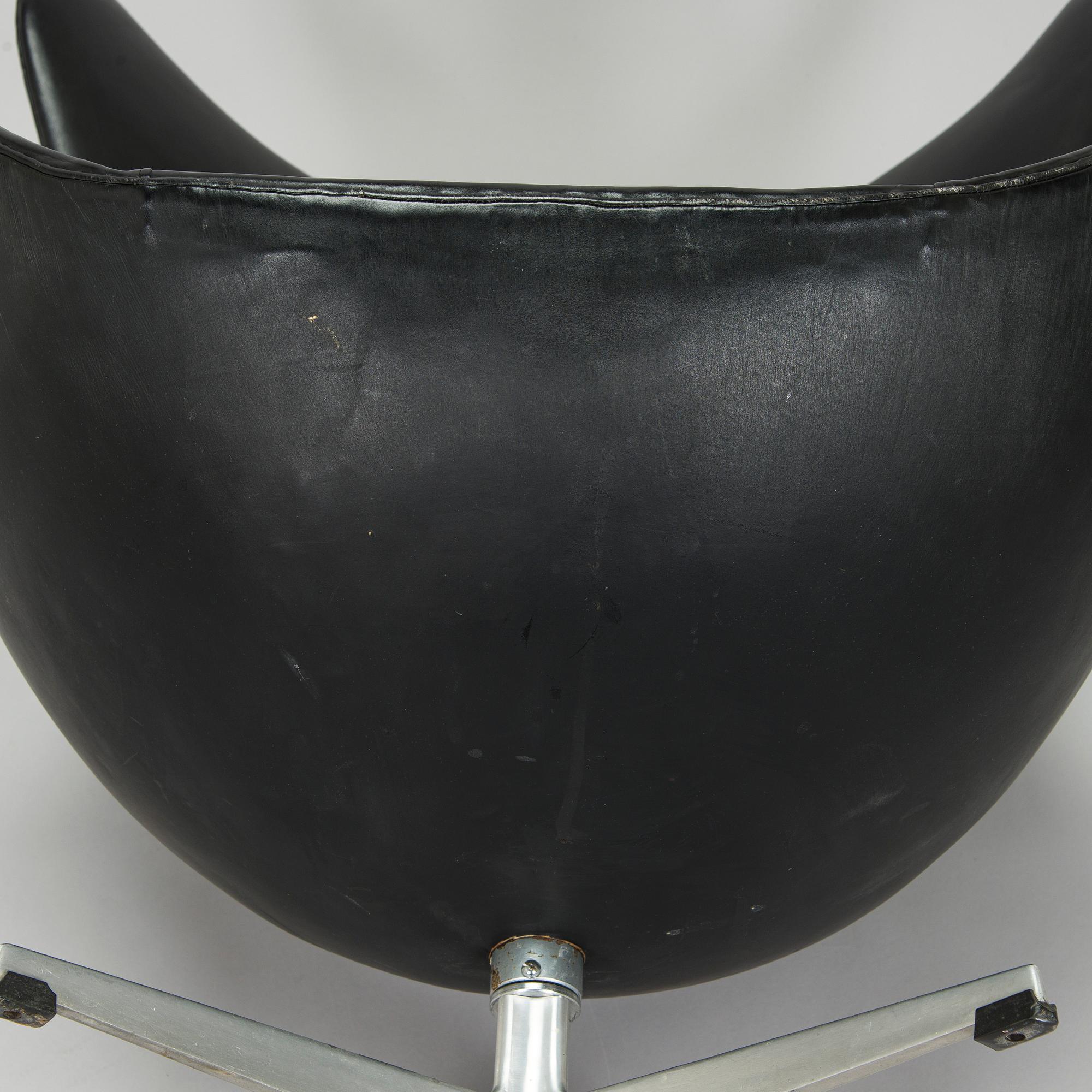 Arne Jacobsen, a black leather "Egg" armchair, Fritz Hansen, Denmark 1960/70s.