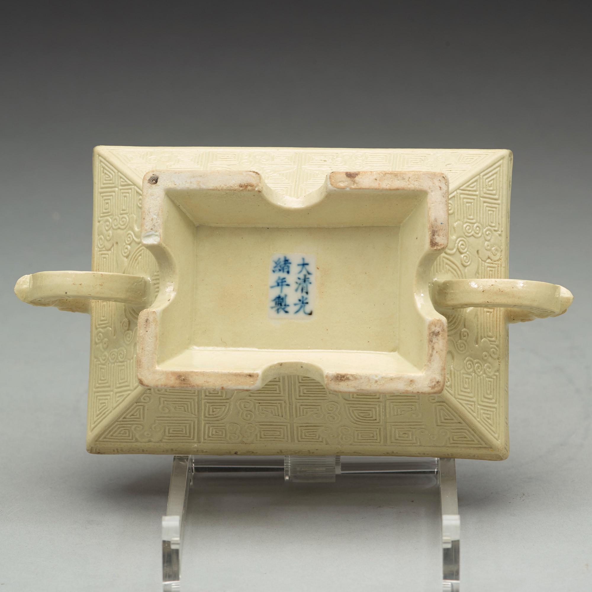 KÄRL med LOCK, porslin. Qingdynastin med Guangxus märke (1875-1908).