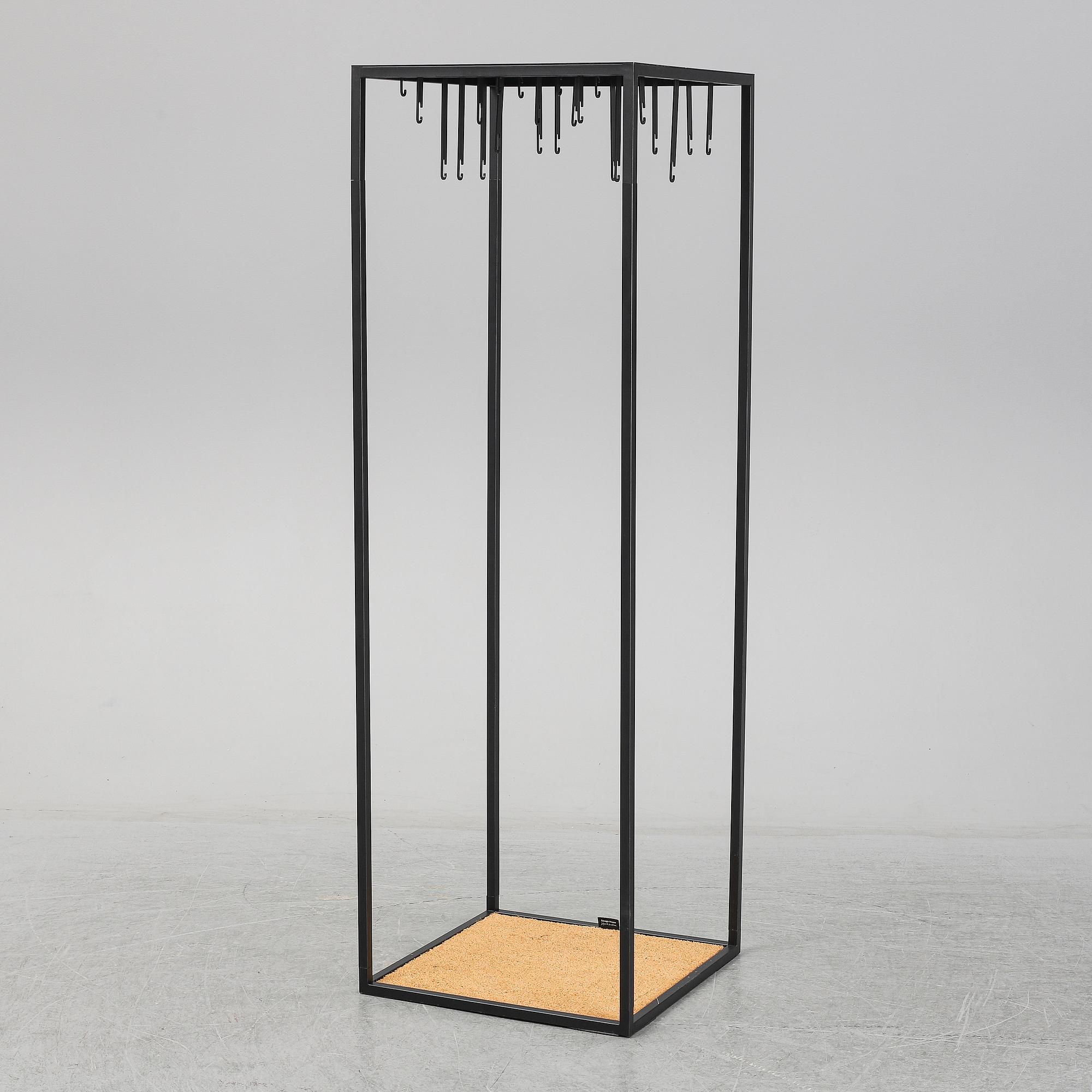 ALEXANDER LERVIK, "Atelier Floor Hanger", klädhängare, Design House Stockholm 2020.