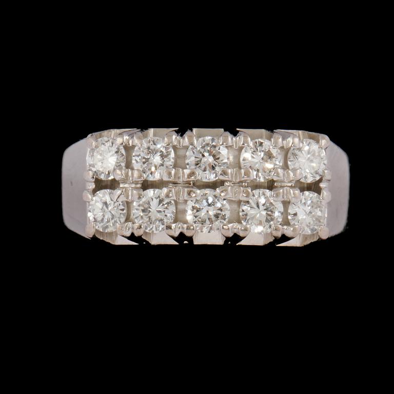 RING, 18k vitguld med 10 briljantslipade diamanter ca 0.6 ct. Vikt 6 g.