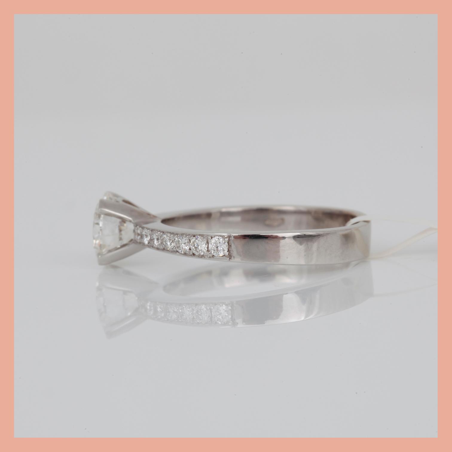 RING, 18K vitguld med briljantslipade diamanter, tot ca 1,27 ct. Total vikt ca 3,63 g.