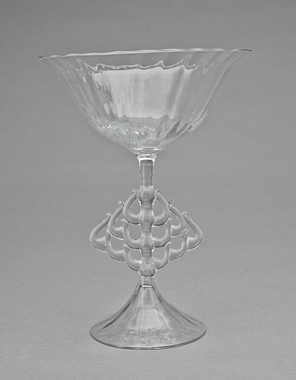 SKÅL PÅ FOT, glas, Nils Landberg, Orrefors, 1900-talets mitt.