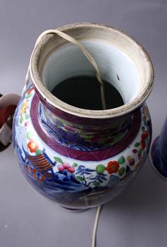 BORDSLAMPOR, ett par, porslin, Kina 1700-tal.